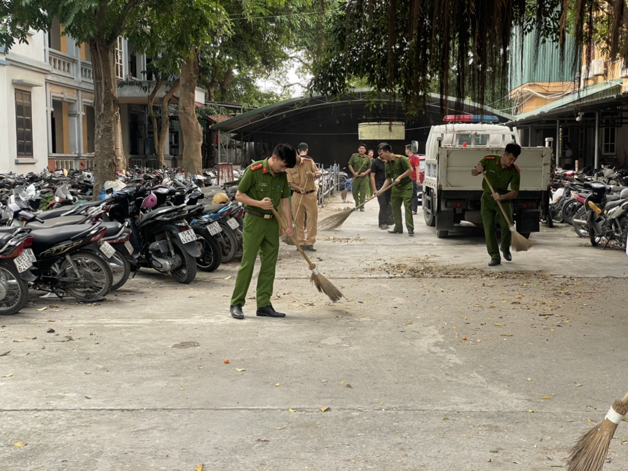 Tuổi trẻ Công an Hưng Yên: Tổ chức hoạt động Ngày Chủ nhật xanh