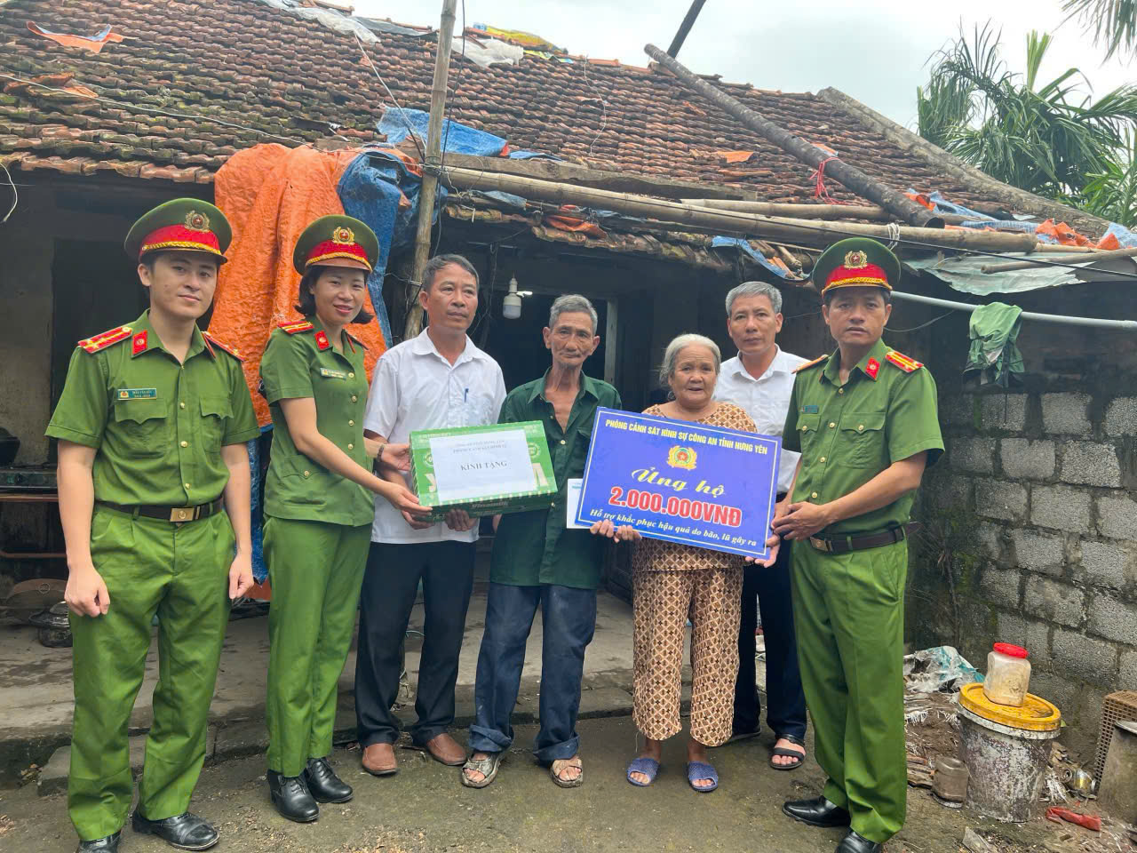 Phòng Cảnh sát hình sự Công an tỉnh: Mang yêu thương của người lính  hình sự thắp sáng niềm tin, hy vọng cho người dân vùng lũ